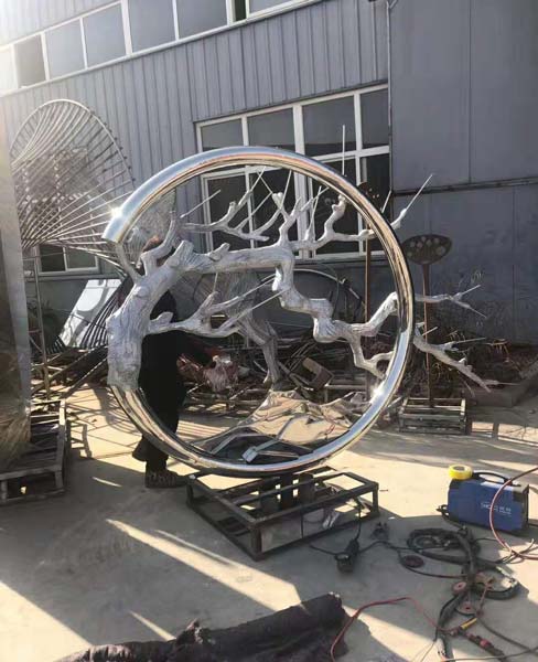 阜陽雕塑廠家的作品運(yùn)輸過程中的注意事項(xiàng)